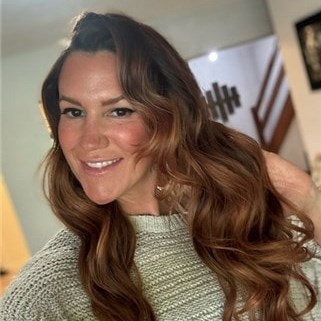 Hairstylist Natalie Wilson Nadeau's headshot.