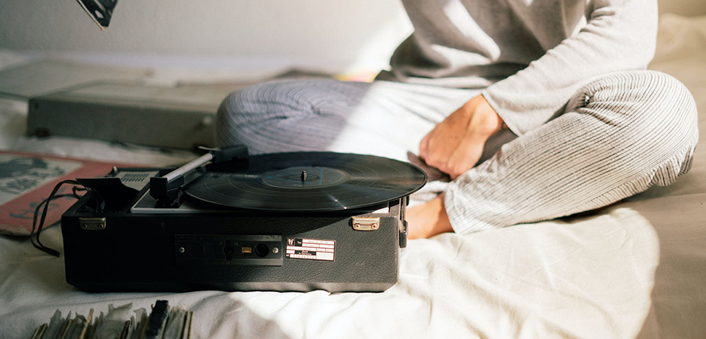Sell old CDs, vinyl records, and cassette tapes