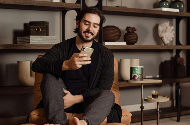 Man using his smartphone to access Swagbucks or InboxDollars.