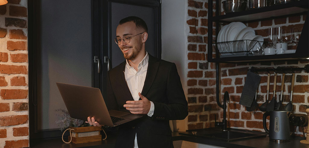 Virtual project management assistance