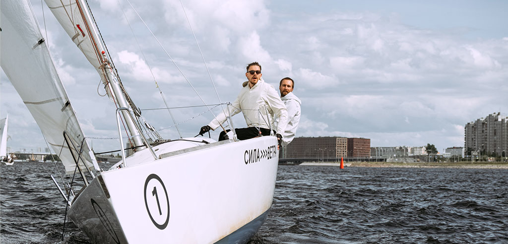 Work on a boat crew