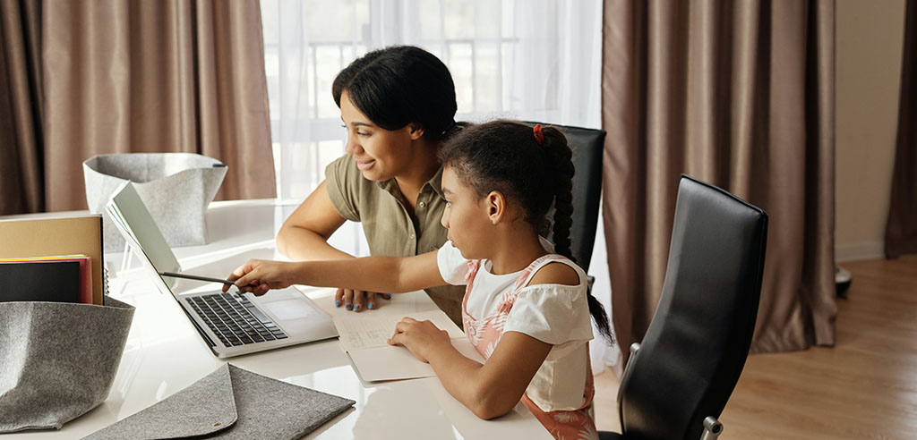 au pair is teaching a child
