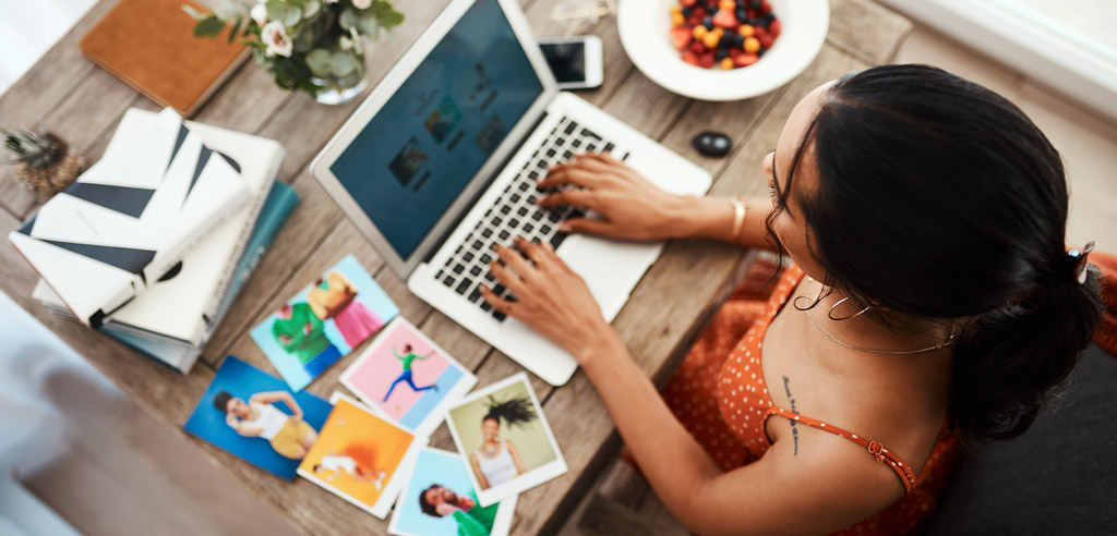 Woman sitting at home and working on a blog post for her side hustle