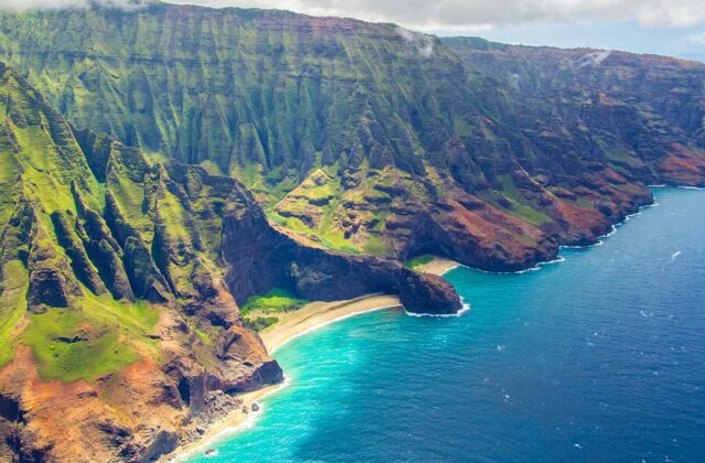 Landscape of Honolulu, Hawaii, showing beaches and the coast against a blue sky