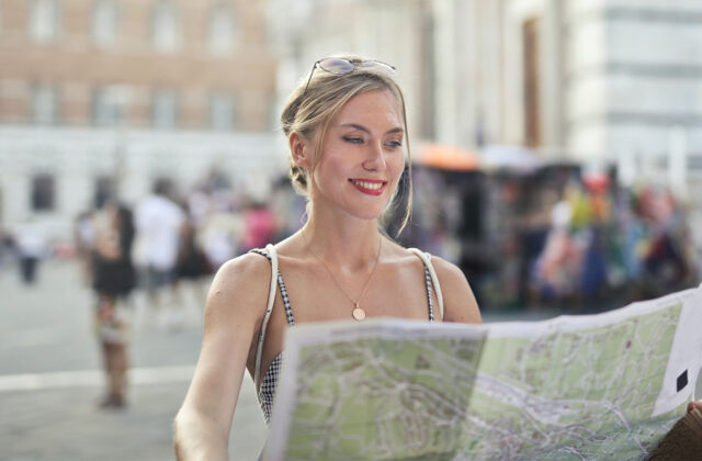 How to become a tour guide