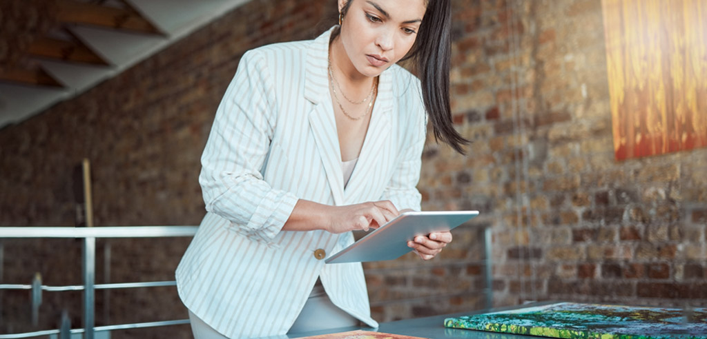 Freelance event planner using an iPad