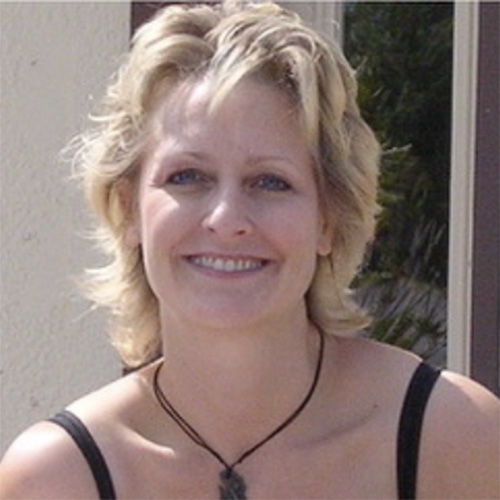 Expert dog walker and pet sitter Laura Beattie's headshot