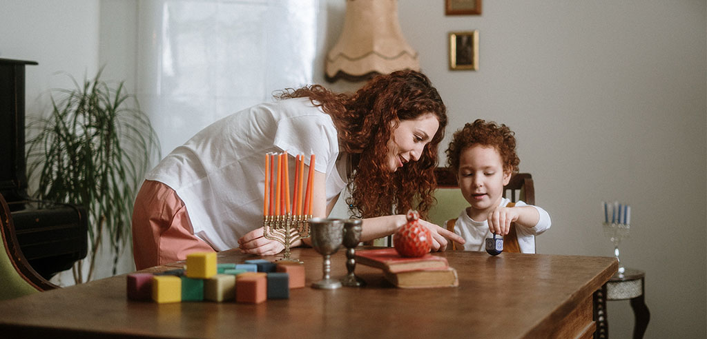 A nanny is teaching the kid